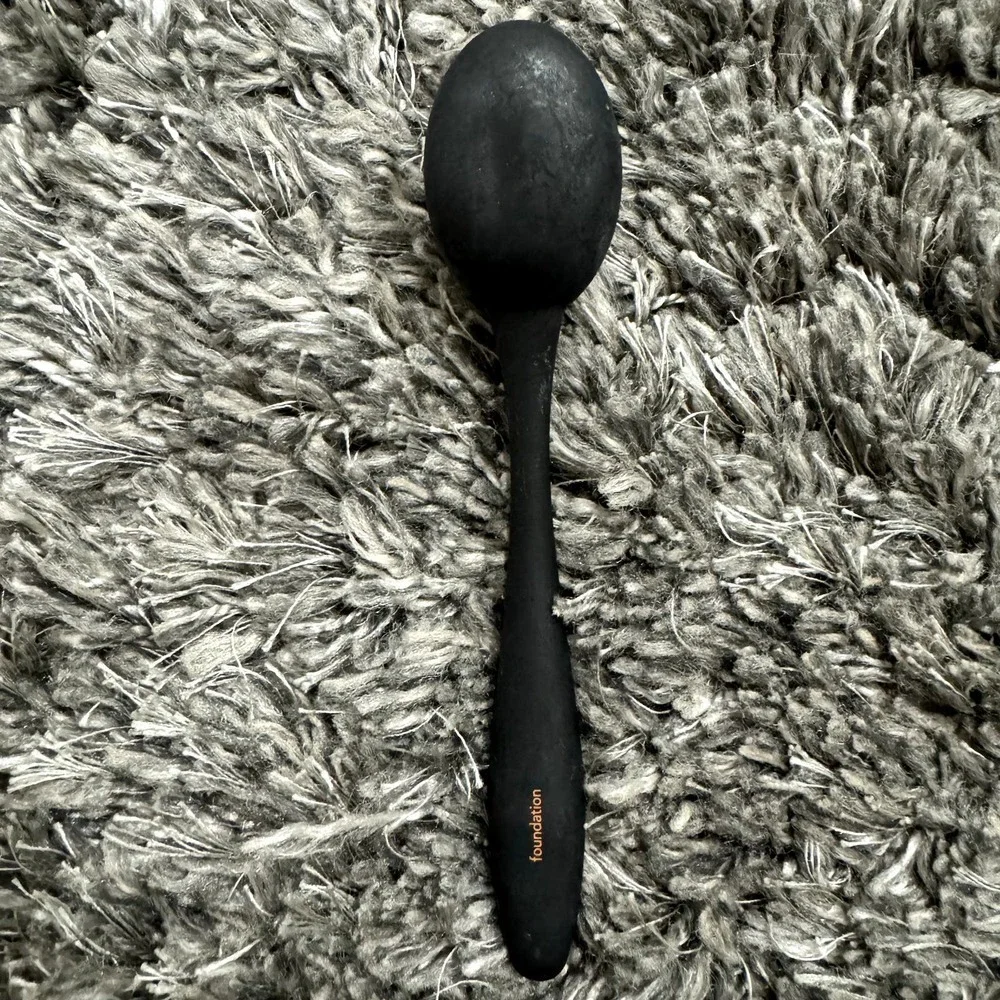 Real Techniques Foundation Handle Makeup Brush​​​​​